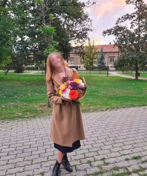 Amira, 35
