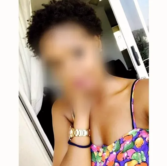 Amira, 25