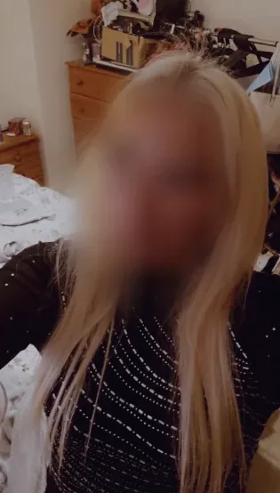 Andrea, 37