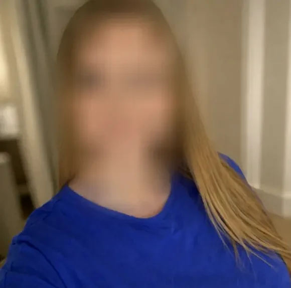 Andrea, 39