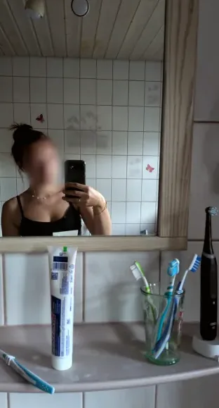 Emily, 18