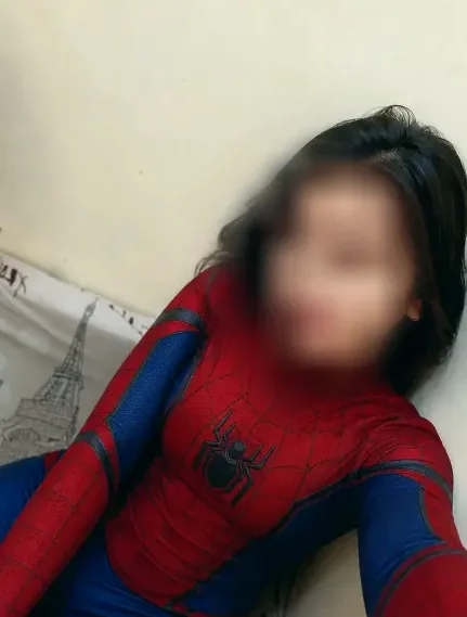 Esra, 25