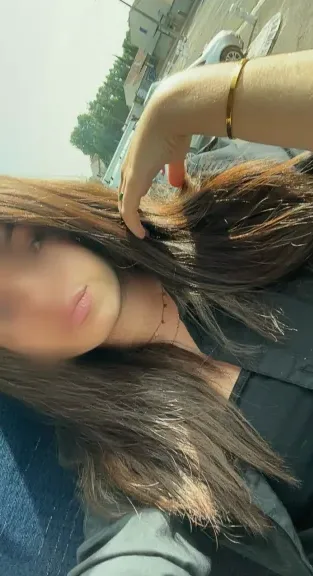 Nina, 18