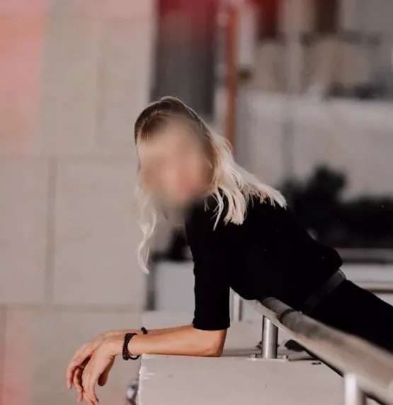 Nora, 40